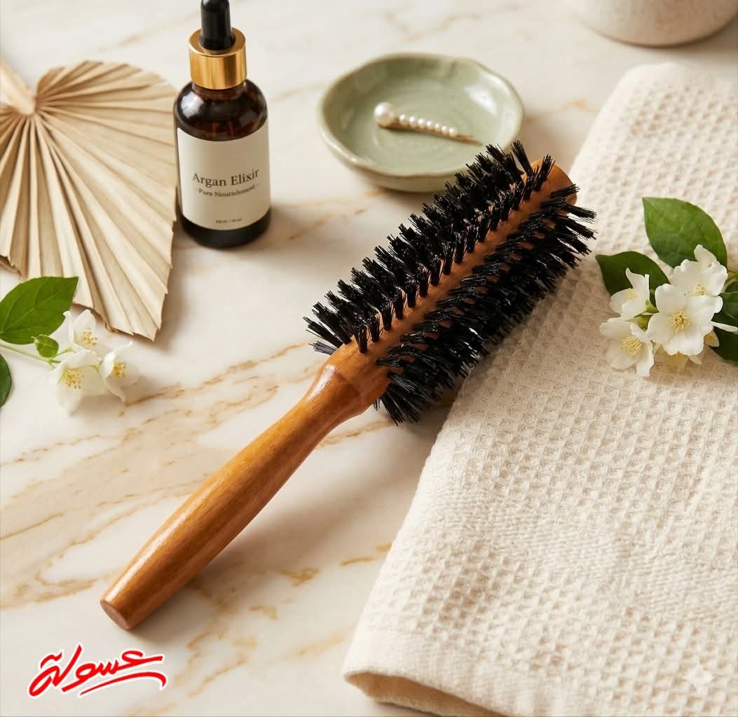 فرشة استشوار الشعر بيد خشب