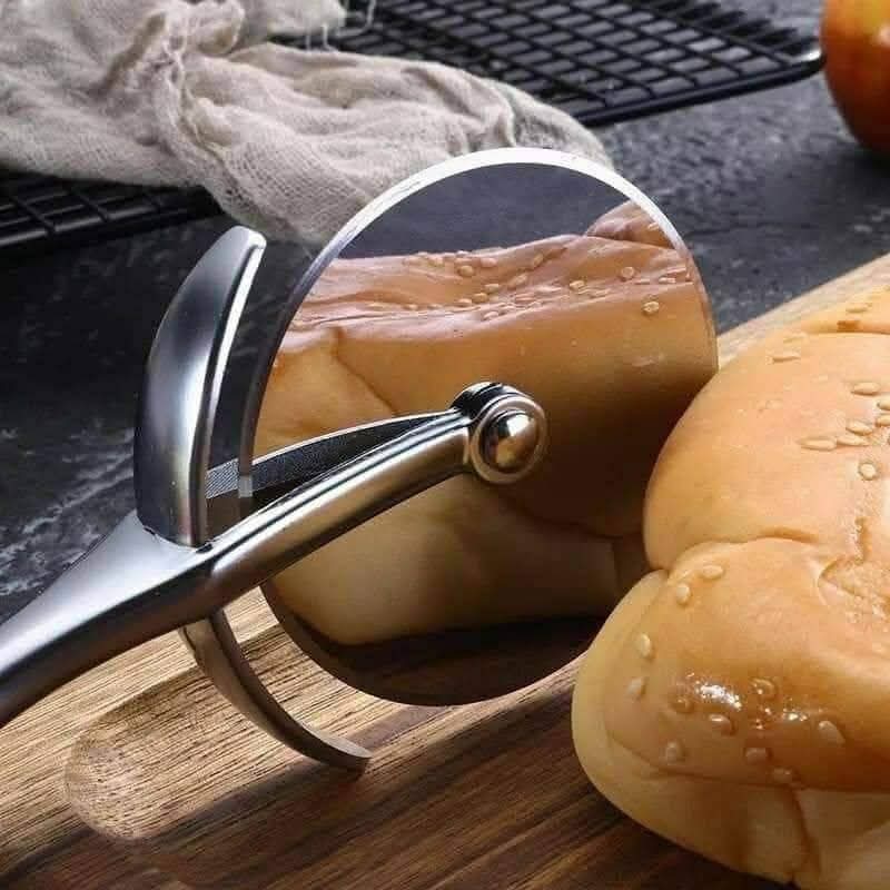 قطاعة بيتزا  ومعجنات